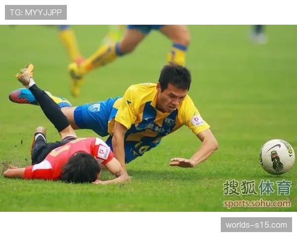 更衣室镜头：谢菲联战平后，球员垂头丧气，主帅尝试鼓励